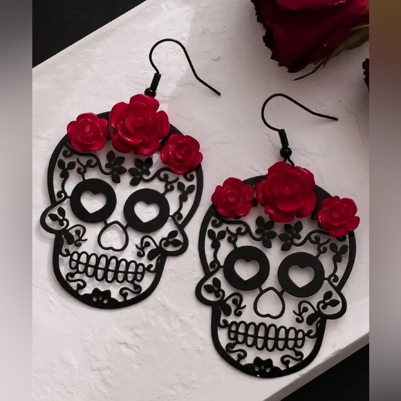 Black sugar skull earrings with red roses - Picture 2 of 2